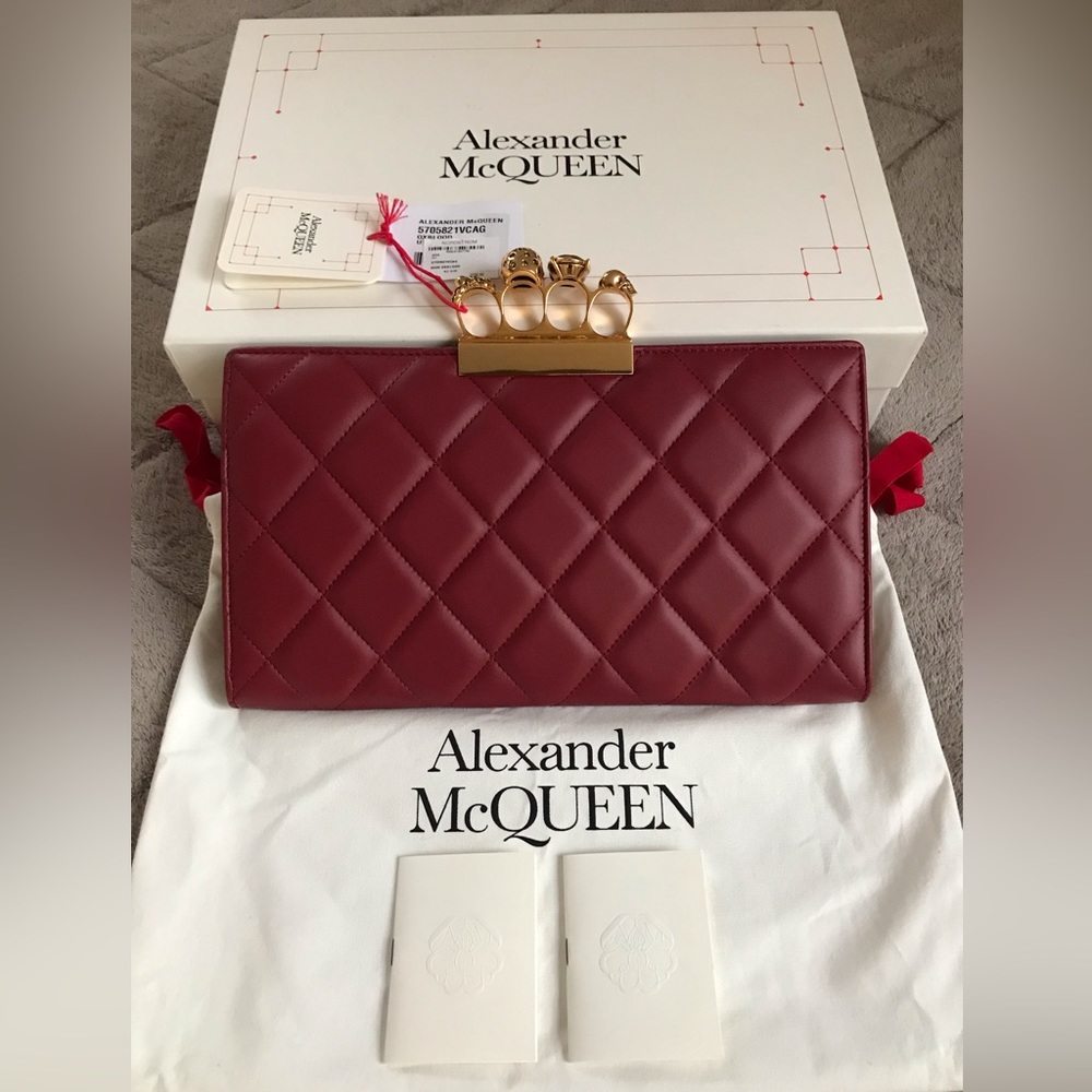 ❌❌SOLD❌❌🔥Alexander McQueen🔥 Skull Knuckle Ring Quilted Leather Clutch - Picture 5 of 10